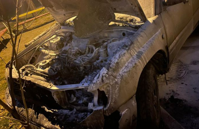 В Киеве задержали мужчину, который за 1000 долларов сжег внедорожник военного — фото