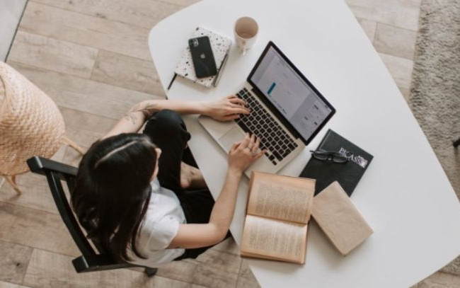 Один из родителей, чей ребенок учится дистанционно, сможет работать дома — Рада поддержала законопроект