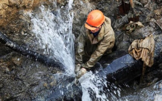 У Києві порив водопроводу залишив без води чотири будинки