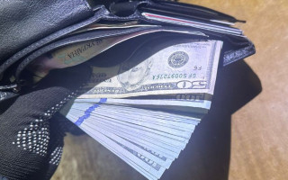 Викрили іноземця, який намагався вивезти з України майже 50 тисяч доларів