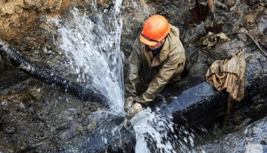 У Києві порив водопроводу залишив без води чотири будинки