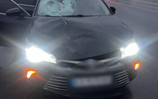 У Києві водії на червоний збили жінку та намагалися втекти