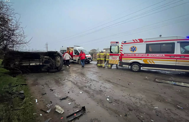 На Николаевщине столкнулись две машины – пострадавших пришлось деблокировать спасателям