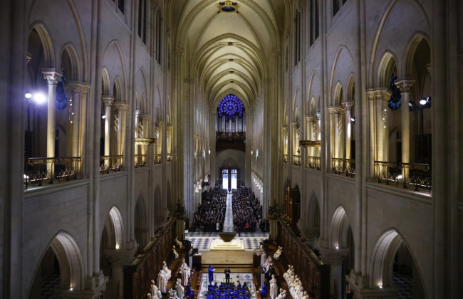 Нотр-Дам принял первую мессу после пожара 2019 года