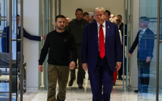 Трамп заявил, что Украине «следует немедленно прекратить огонь и начать переговоры с РФ»