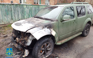 У Києві затримали молодиків, які за 1000 доларів підпалили авто військового ЗСУ