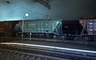 На Рівненщині двоє підлітків вилізли на дах вантажного потяга і їх вдарило струмом