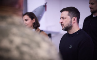 Владимир Зеленский подписал закон об отмене льготы в случае лишения государственной награды