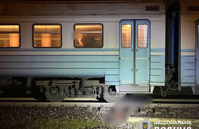 В Одессе мужчина мужчина прыгнул с перрона на пути – избежать наезда поезда не удалось