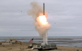 США вперше успішно перехопили балістичну ракету середньої дальності