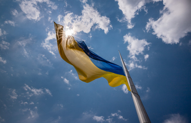 В Киеве сняли главный флаг страны – в чем причина