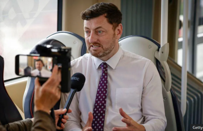 Лидер горсовета Эдинбурга подал в отставку на фоне расследования по притязаниям к беженкам из Украины