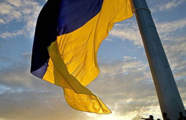 В Киеве снова снимут самый большой флаг страны – второй раз за неделю