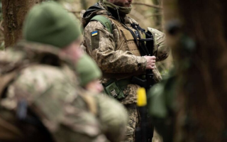Порушення порядку передання рапортів між військовими частинами щодо участі військовослужбовця в бойових діях не свідчить про відсутність у нього права на додаткову винагороду – Верховний Суд