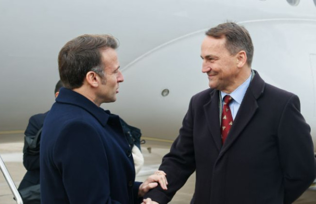 Президент Франції Еммануель Макрон прибув до Варшави, відео