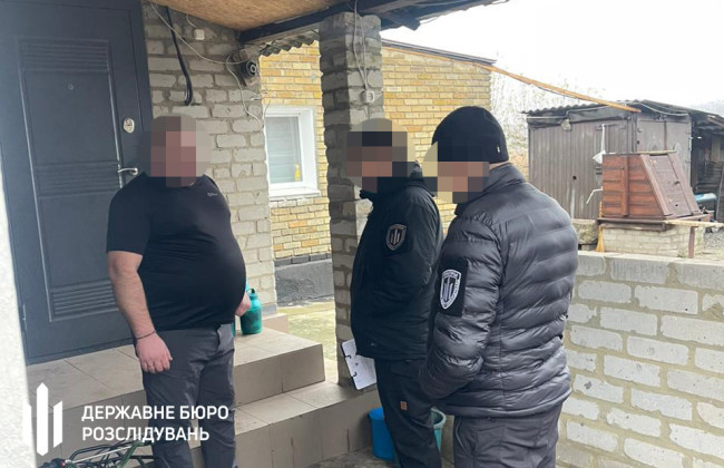 На Донеччині посадовець однієї з військових частин примушував підлеглих працювати на свою родину — ДБР