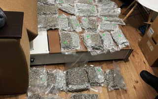 У Києві затримали чоловіка з 1,5 кг канабісу, а вдома знайшли ще 16 кг наркотиків