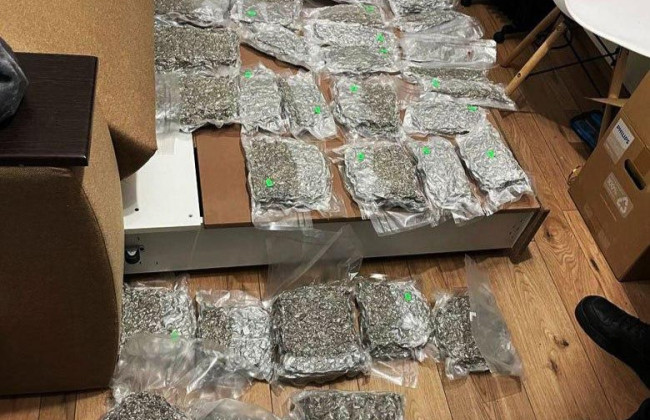 В Киеве задержали мужчину с 1,5 кг каннабиса, а дома нашли еще 16 кг наркотиков
