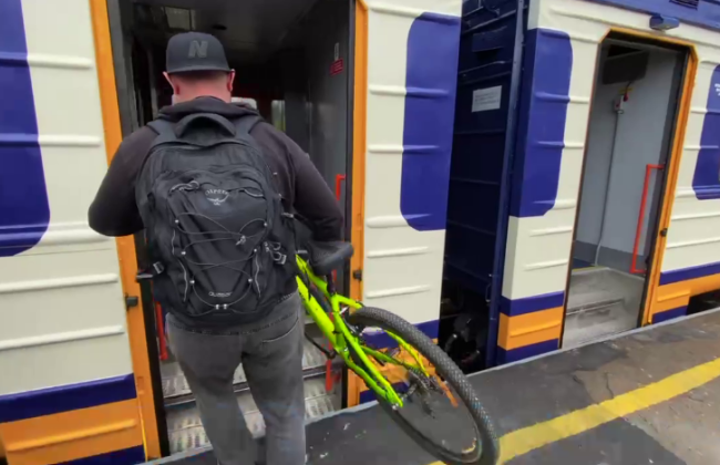 Кольцевая электричка в Киеве снова будет курсировать каждые полчаса и возвращает самый поздний рейс