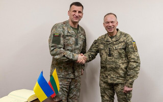 Литва продолжит обучение украинских инструкторов и окажет медицинскую помощь раненым