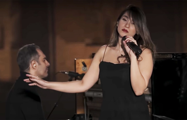 В Иране арестовали певицу, выступившую с онлайн-концертом на YouTube без хиджаба