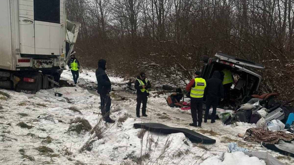 Под Львовом произошло масштабное ДТП – погибли семь человек, трое травмированы