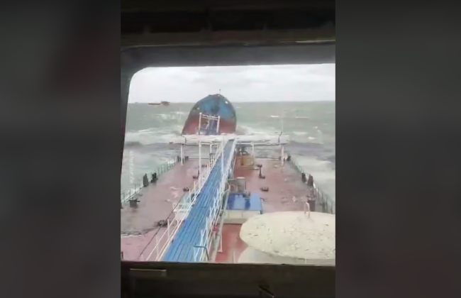 У Керченській протоці сталася аварія двох російських танкерів — у море виливається більше 4 тисяч тонн мазуту