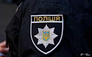 На Рівненщині чоловік вистрілив з автомата у натовп людей — є поранені
