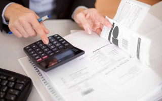 Может ли юрлицо — единщик третьей группы оказывать финансовую помощь физлицу — разъяснение ГНС