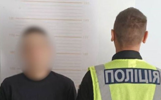 У Києві суд покарав чоловіка, який шматком розбитого скла на ледь не зарізав колегу