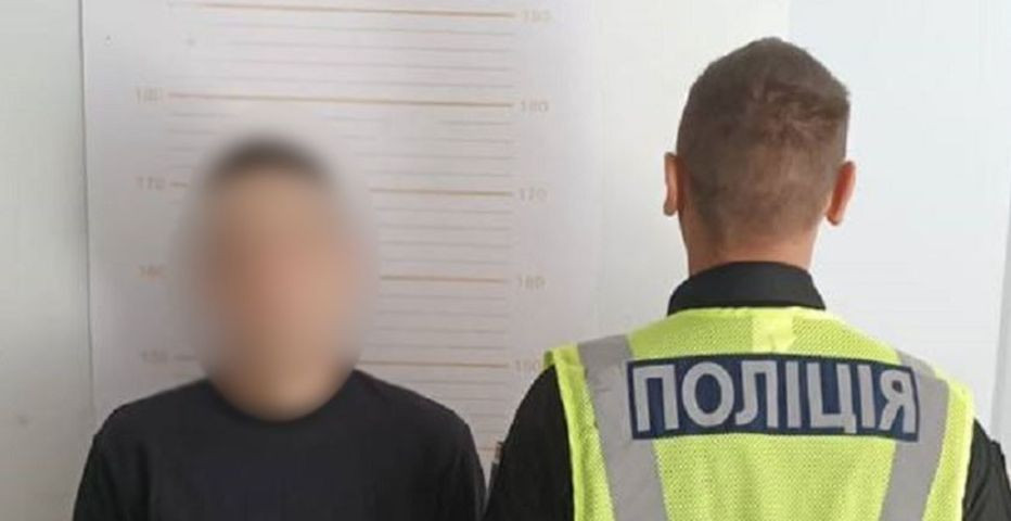 В Киеве суд наказал мужчину, который куском разбитого стекла едва не зарезал коллегу