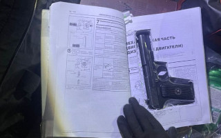 На Одещині прикордонники виявили у чоловіка пістолет, захований у книзі