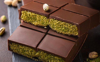 В Европе растет контрабанда дубайского шоколада из-за его популярности