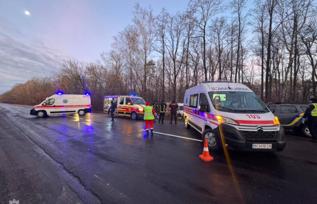 На Волыни в результате ужасного ДТП погиб водитель, пассажиры микроавтобуса – в больнице
