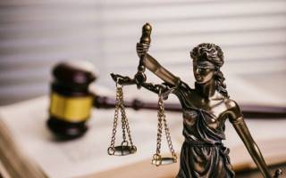 На споры, связанные со сделками по ценным бумагам, распространяется норма об освобождении потребителя от уплаты судебного сбора – КГС ВС
