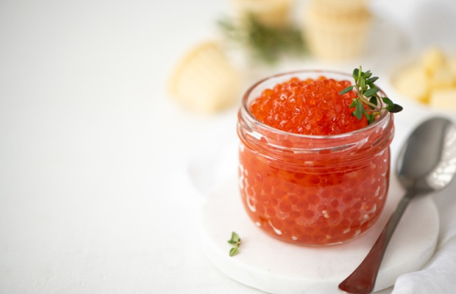 В Киеве мужчина украл в супермаркете три банки красной икры и получил 5 лет тюрьмы