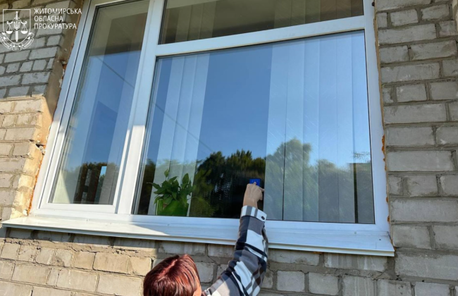 В Бердичеве будут судить подрядчика, завладевшего средствами, выделенными на замену поврежденных ракетой окон в лицее