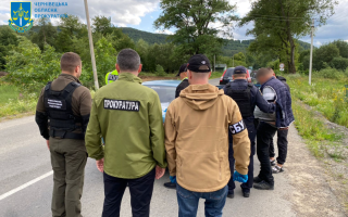 Переправляв військовозобов’язаних за кордон під виглядом поїздки «по гриби» — на Буковині суд покарав чоловіка