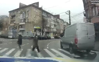 Не пропустив пішохода — отримав штраф: у Дніпрі покарали водія, відео