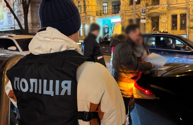 Чиновника КГГА подозревают в отчуждении перехода от Центрального железнодорожного вокзала