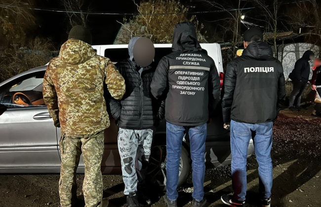 Пограничники задержали перевозчика, доставлявшего «туристов» к границе с Молдовой за 6 тысяч долларов