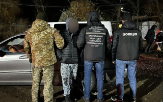 Прикордонники затримали перевізника, який доставляв «туристів» до кордону з Молдовою за 6 тисяч доларів