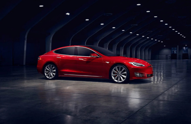 Tesla відкликає майже 700 тисяч авто у США