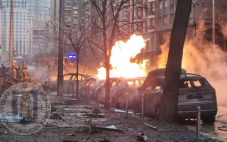 Ракетна атака на Київ — уламки впали у 4 районах, є загиблий, фото наслідків