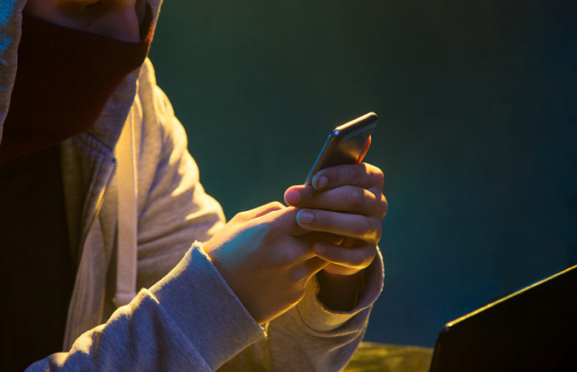 Охота за подарками — в Китае мужчина использовал 400 телефонов, чтобы выигрывать на трансляциях