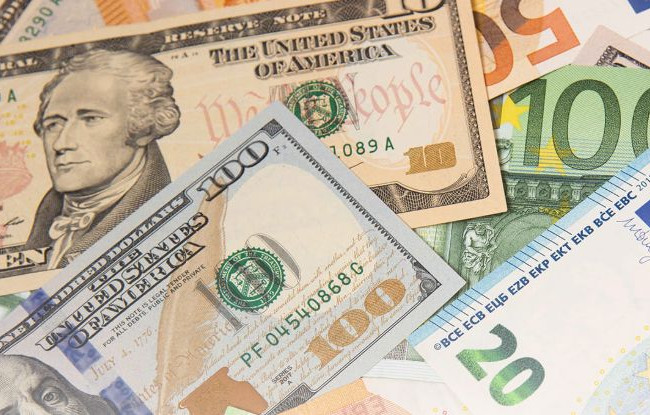 НБУ смягчил ряд валютных ограничений — какие именно