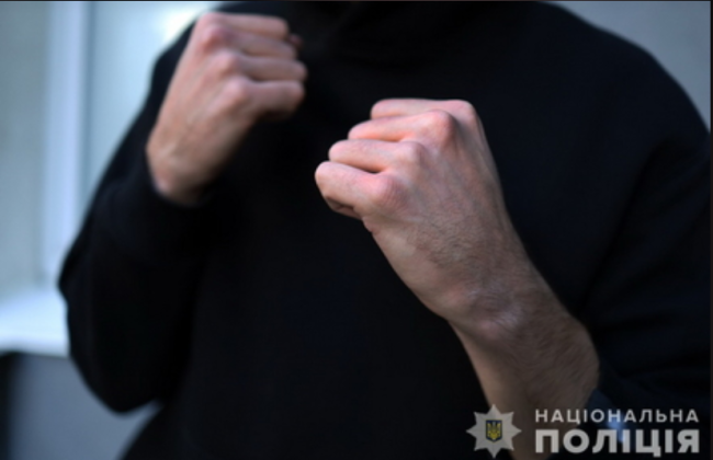 В Киеве 23-летний парень жестоко избил товарища, с которым снимал вместе квартиру