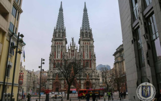 Костел Святого Николая в центре Киева поврежден из-за ракетной атаки, фото