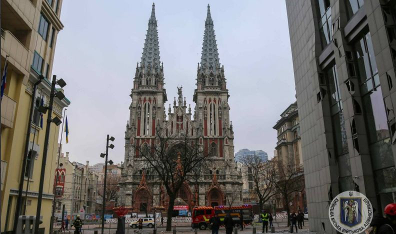 Костел Святого Николая в центре Киева поврежден из-за ракетной атаки, фото