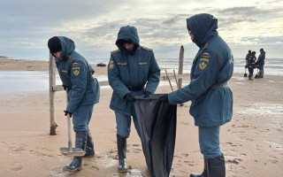 З'явилися супутникові знімки пляжів росії після аварії нафтових танкерів